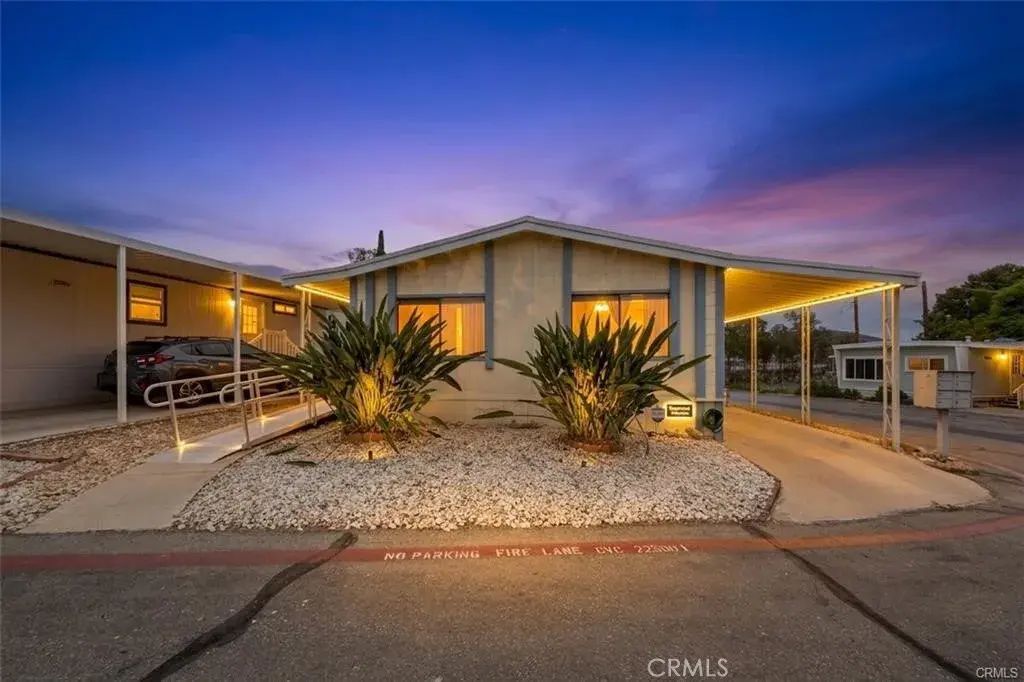 22111 Newport 88, Grand Terrace