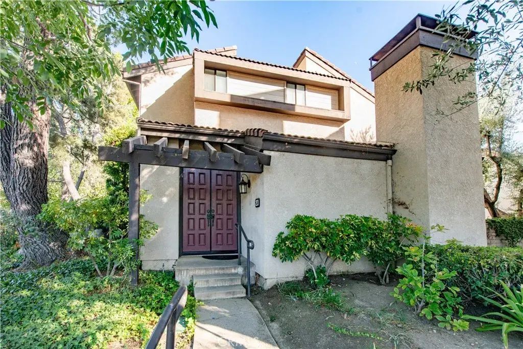 5757 Owensmouth Avenue 20, Woodland Hills