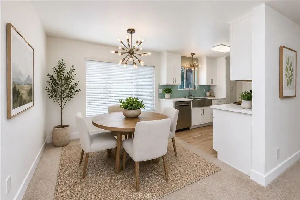 11138 Aqua Vista St 19, Studio City