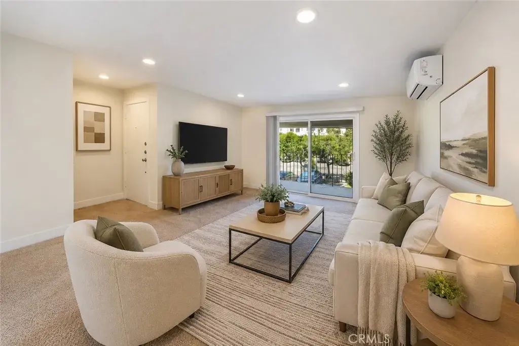 11138 Aqua Vista St 19, Studio City