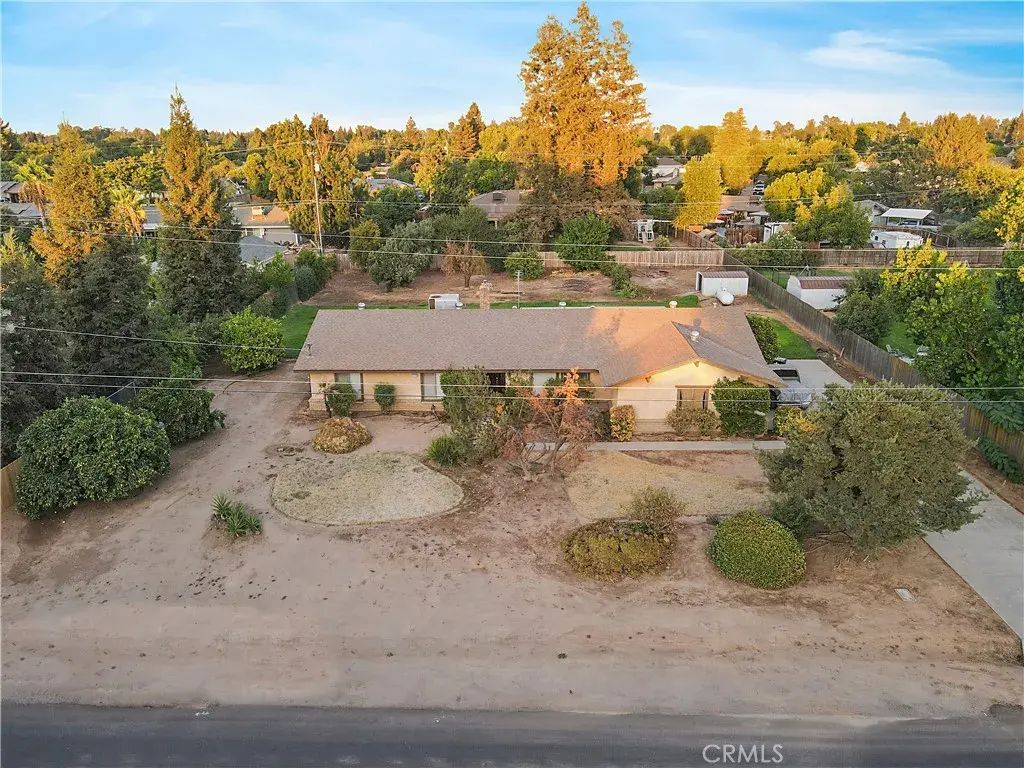 12165 Caron, Madera