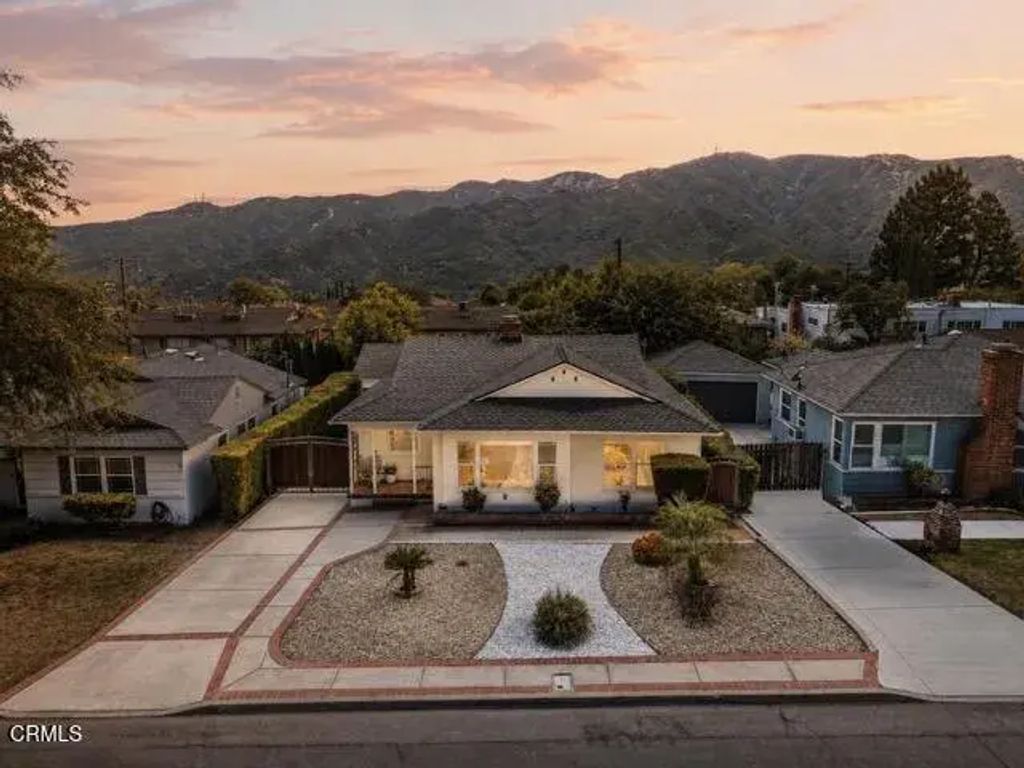 3222 Pontiac Street, Glendale