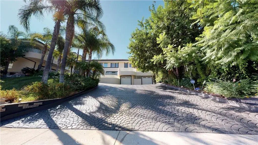 22500 N Summit Ridge, Chatsworth