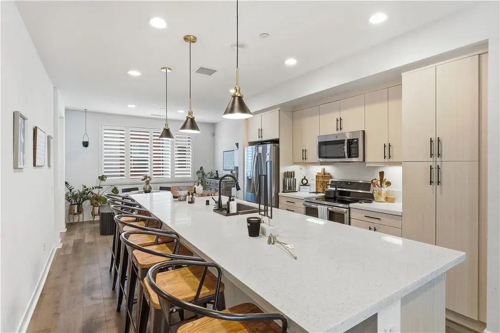 9942 Artesia Boulevard 708, Bellflower