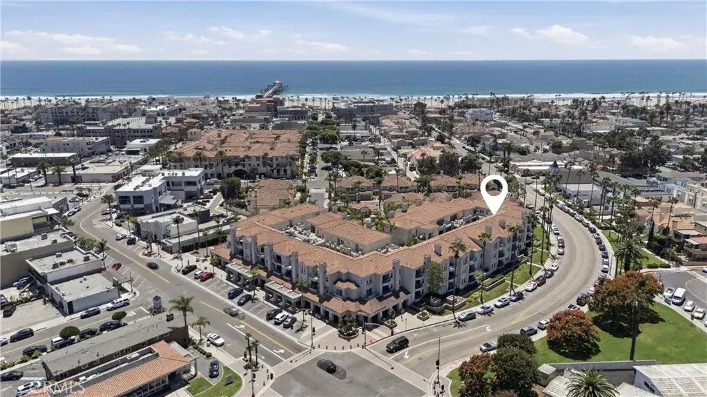 415 Townsquare Lane, Huntington Beach