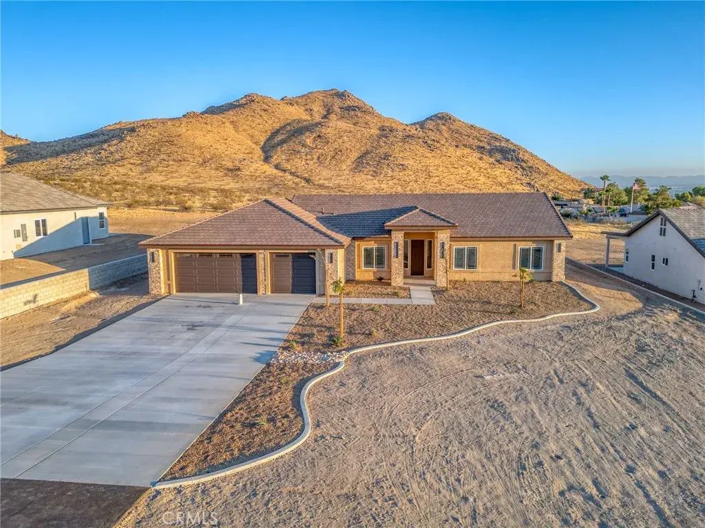 19715 Roanoke Road, Apple Valley