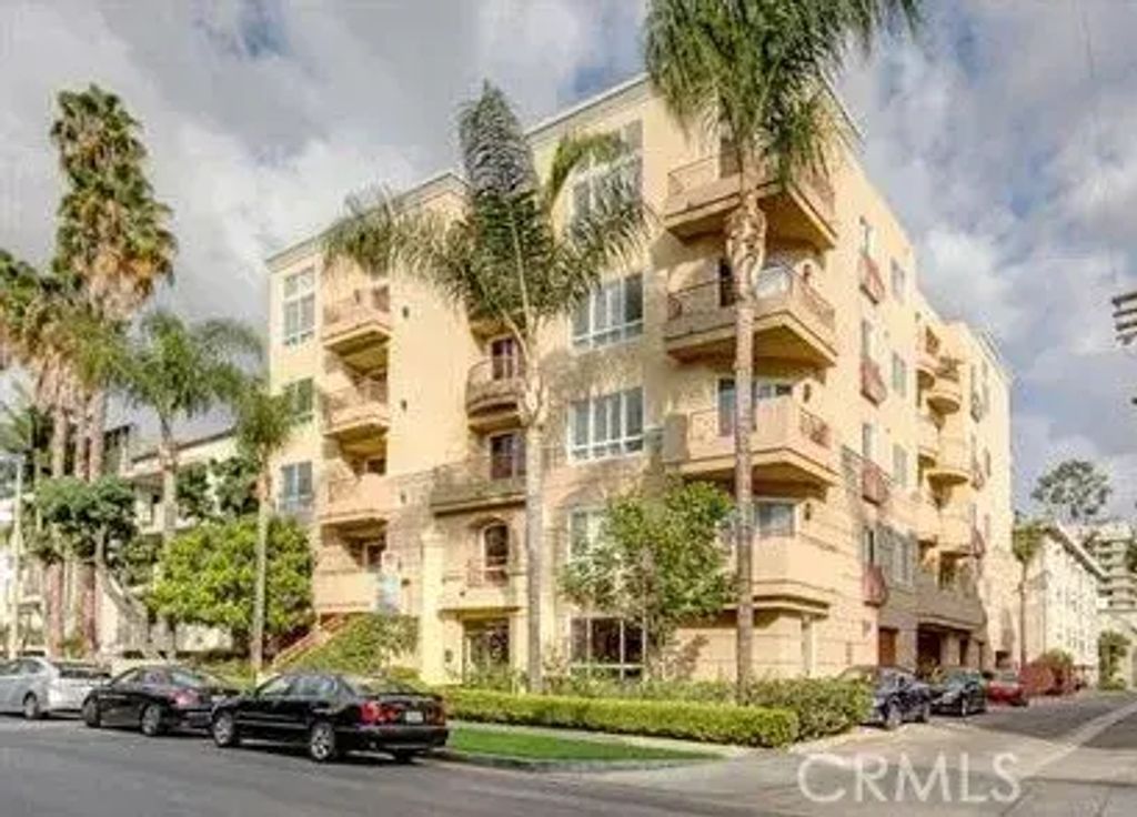 320 S Willaman Drive 302, Los Angeles