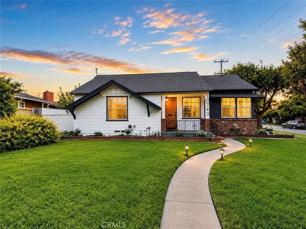 10740 Shellyfield, Downey