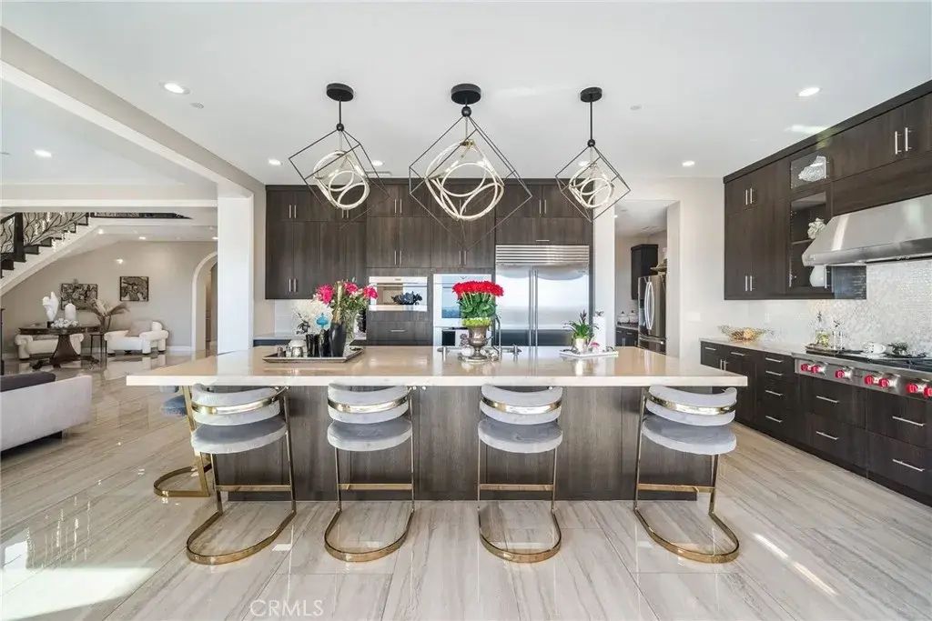 1132 Summit Oak, Lake Forest