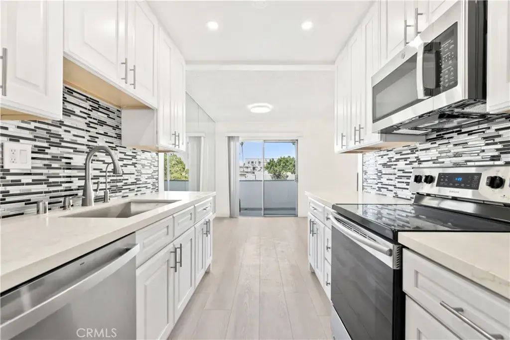 1344 N Martel Avenue 302, Los Angeles
