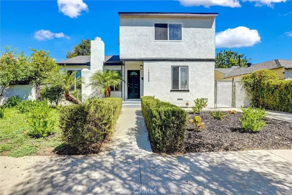19549 Schoolcraft, Reseda