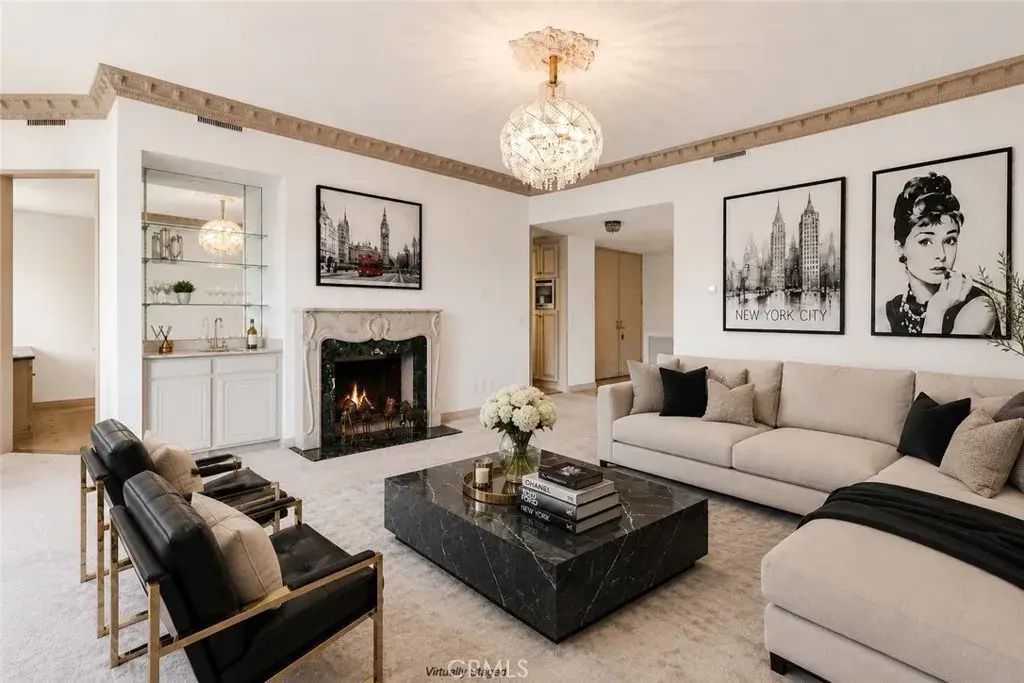 2197 Century Hill, Los Angeles