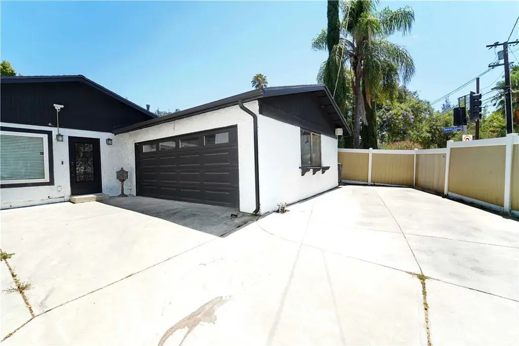 4700 Topanga Canyon, Los Angeles