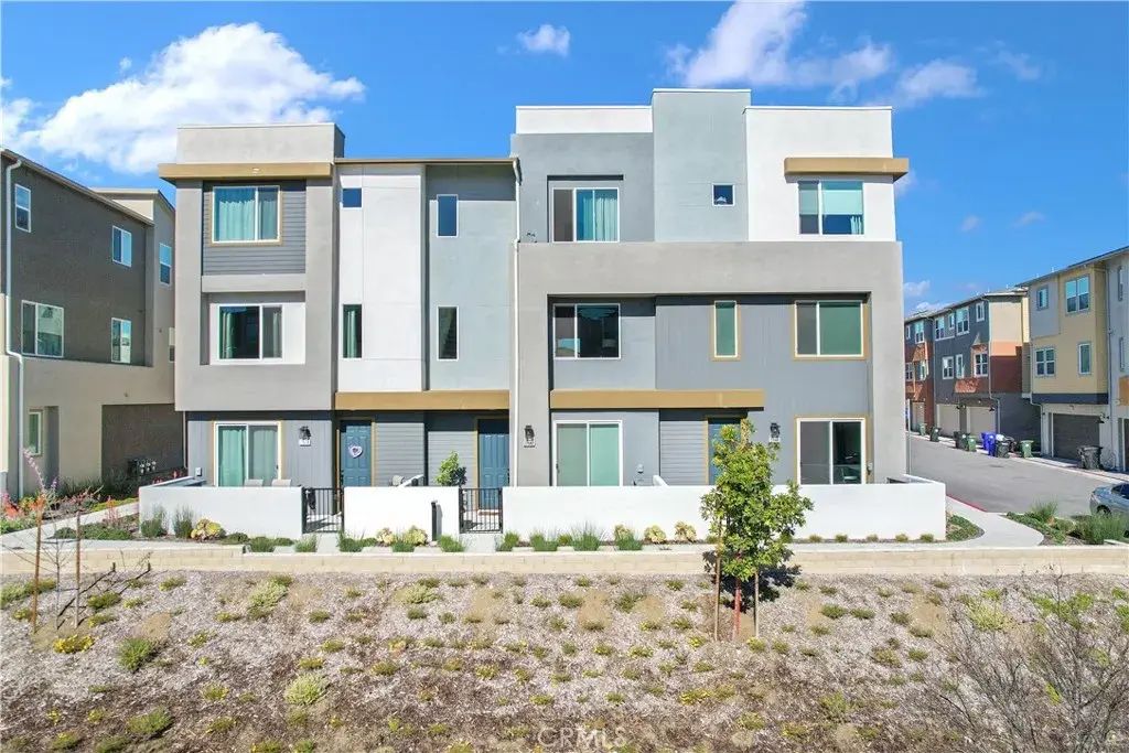 27582 Manzanita Way, Valencia