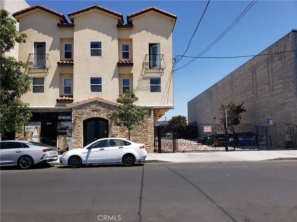 14537 Archwood Street 302, Van Nuys