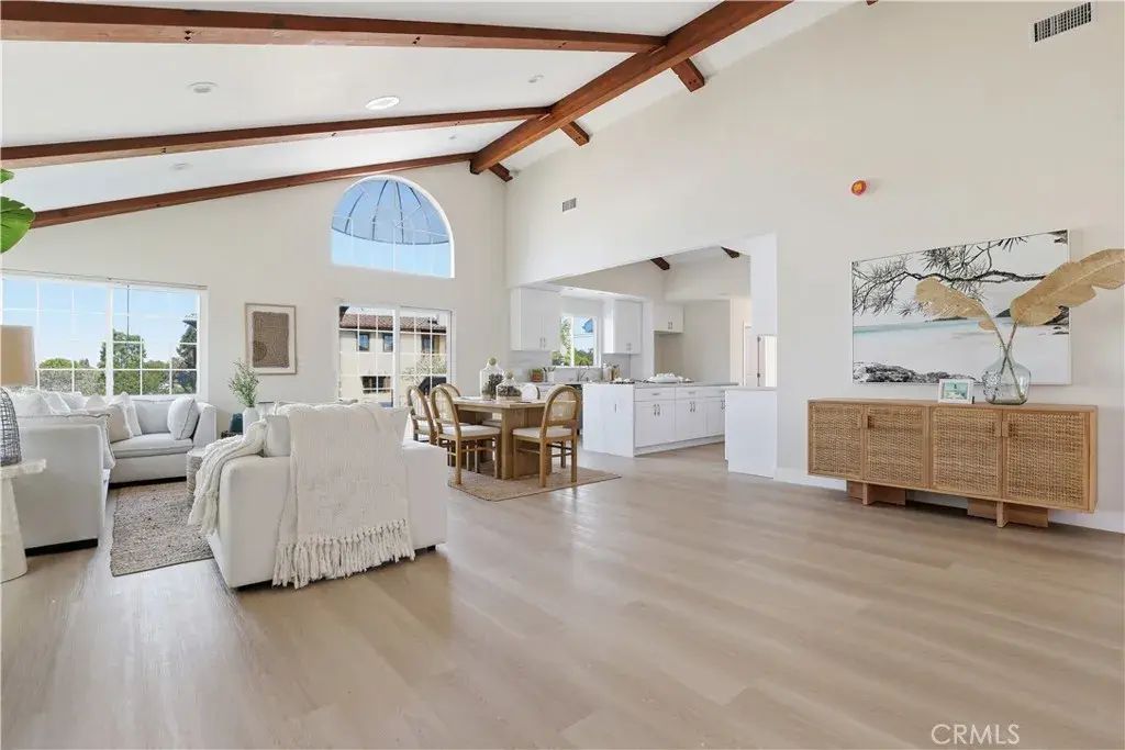 6200 W 77th Street, Los Angeles