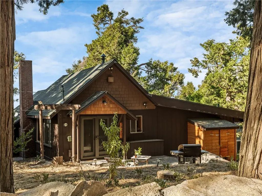 24251 Great View Drive, Crestline