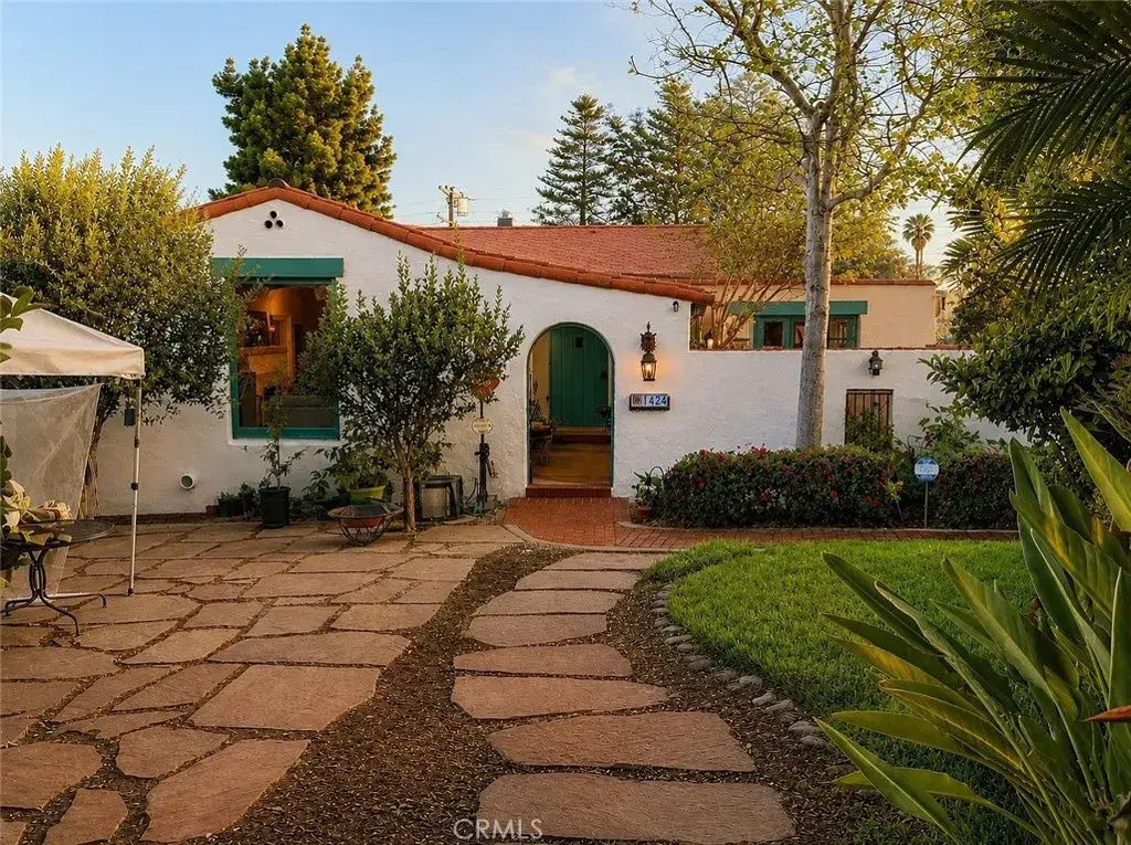 1424 E Mountain, Glendale