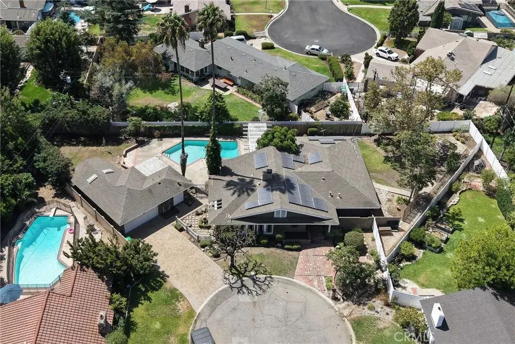 13532 Flint, Santa Ana