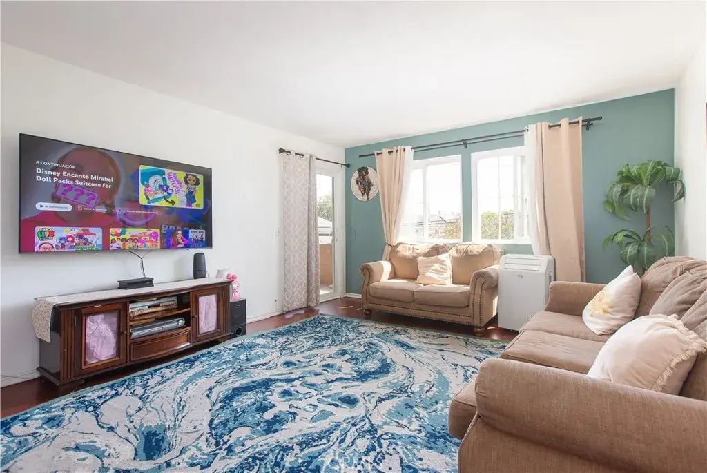 2507 E 15th Street 214, Long Beach