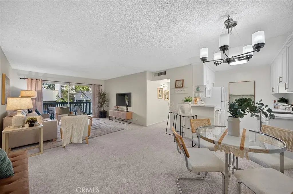 576 N Bellflower 320, Long Beach