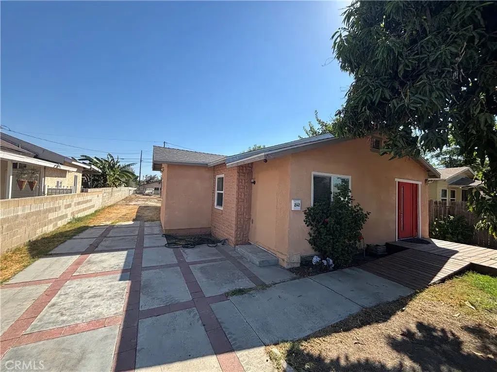 242 E M, Colton