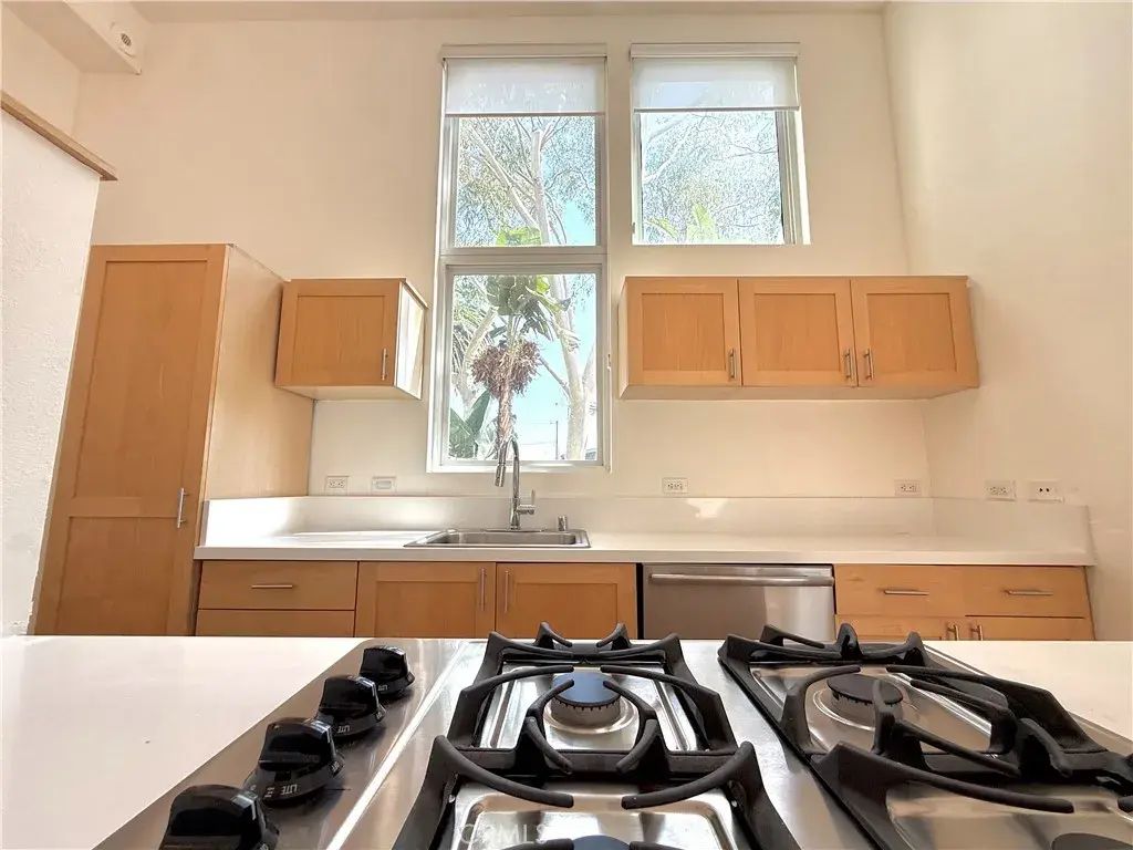 323 E Dayman 3, Long Beach