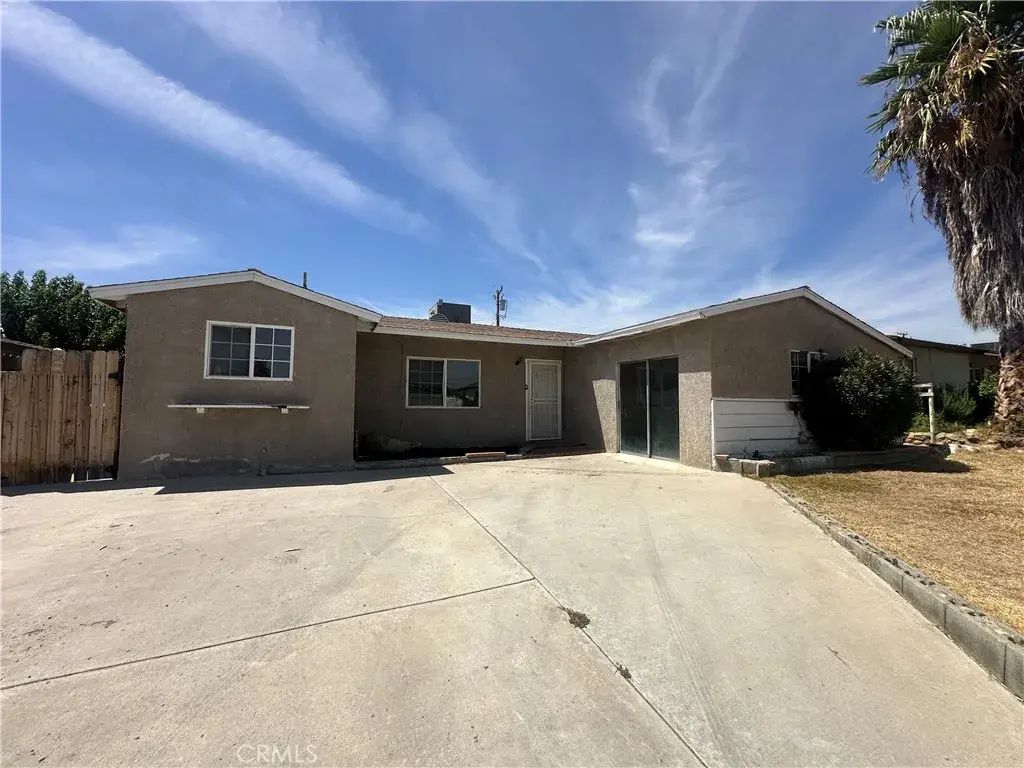 912 Meadows, Bakersfield
