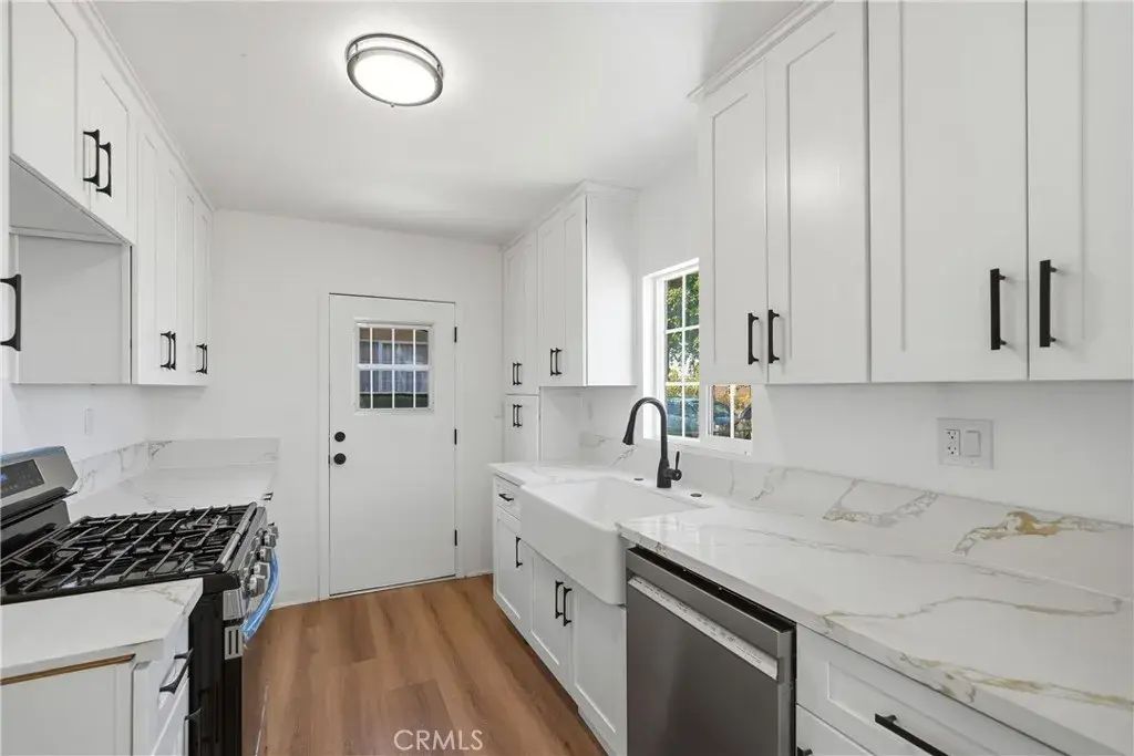 2114 N Bahama Avenue, Los Angeles
