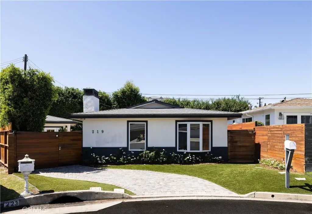 219 Pauline, Costa Mesa
