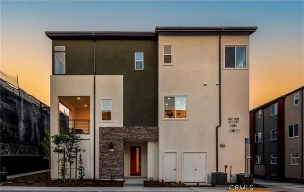 273 Lynx, Irvine