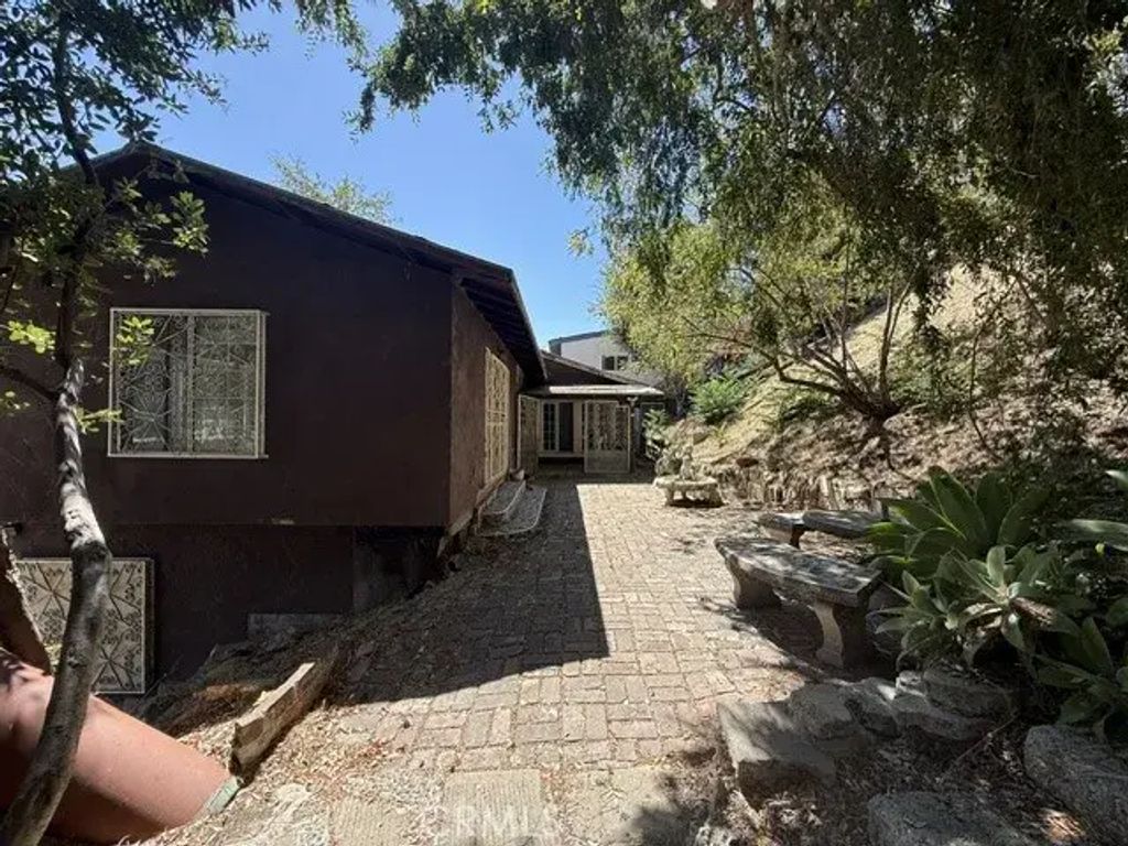 2540 Onyx, Los Angeles