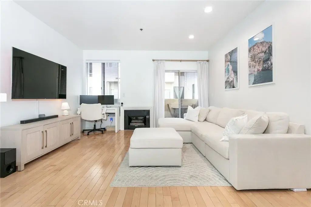 19350 Sherman Way 124, Reseda
