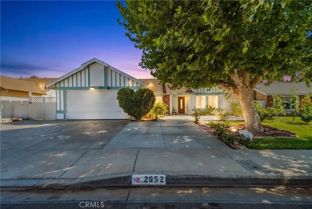 2052 E Avenue R12, Palmdale
