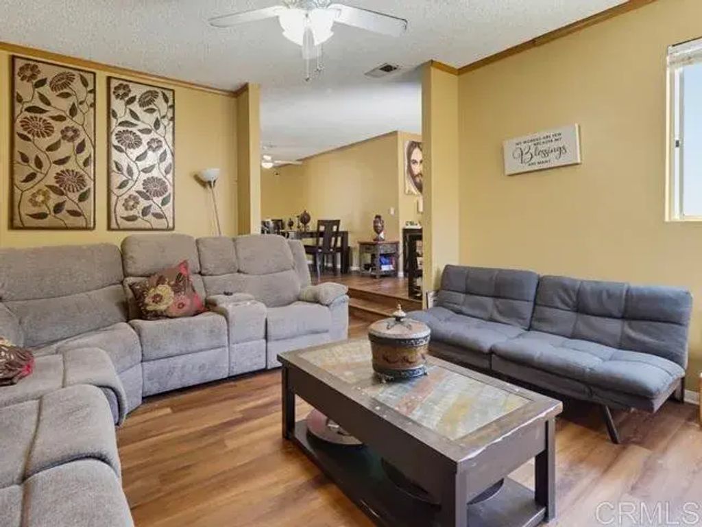 5949 Tonawanda Drive, 