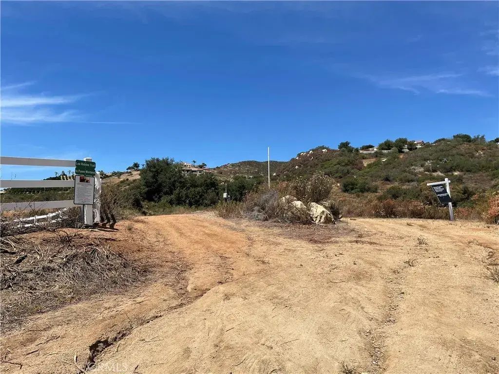 21903 Los Robles, Murrieta