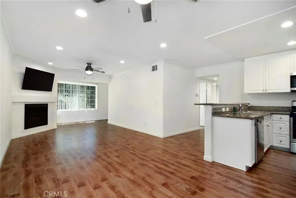 5525 Canoga Avenue 124, Woodland Hills