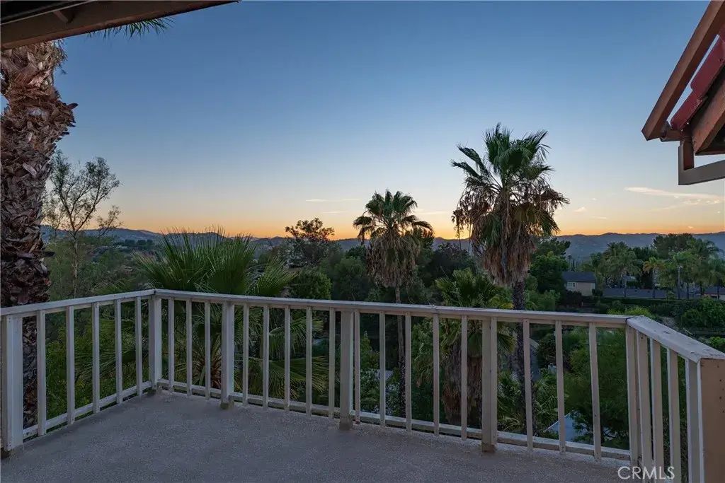 22497 Venido Road, Woodland Hills