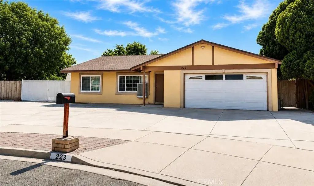 223 Glenmont Court, Hemet