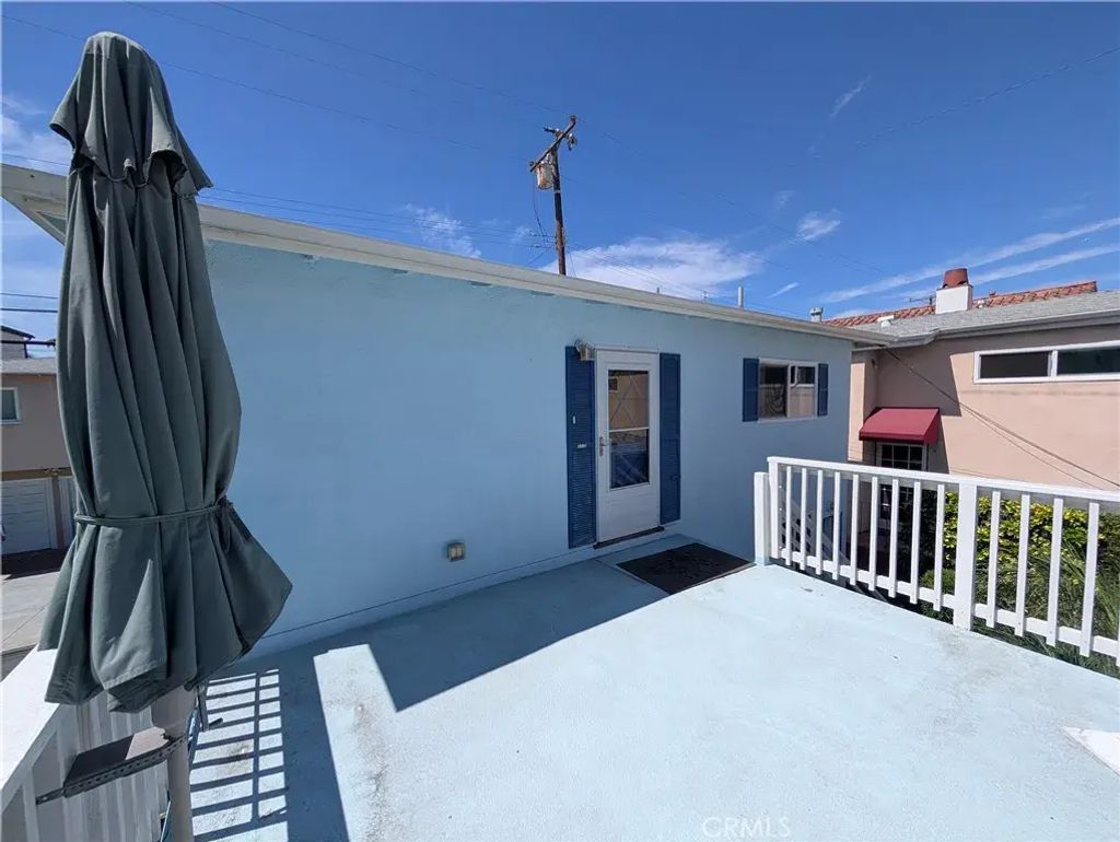 221 8th B, Seal Beach