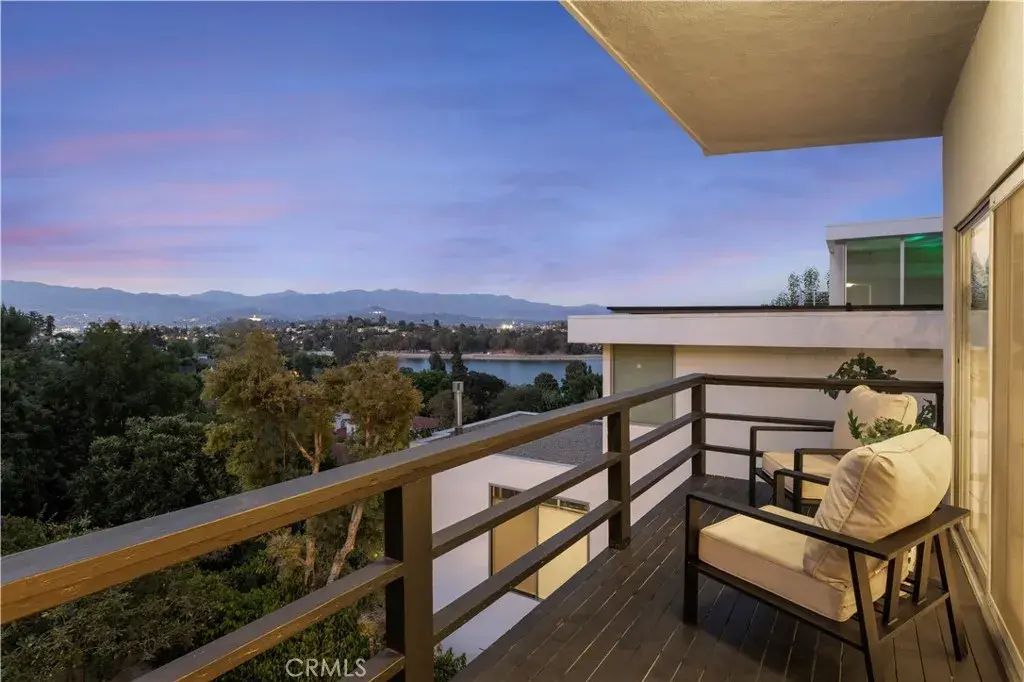 2054 Kenilworth, Los Angeles