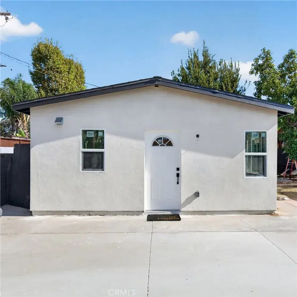 8953 Woodley Ave, North Hills