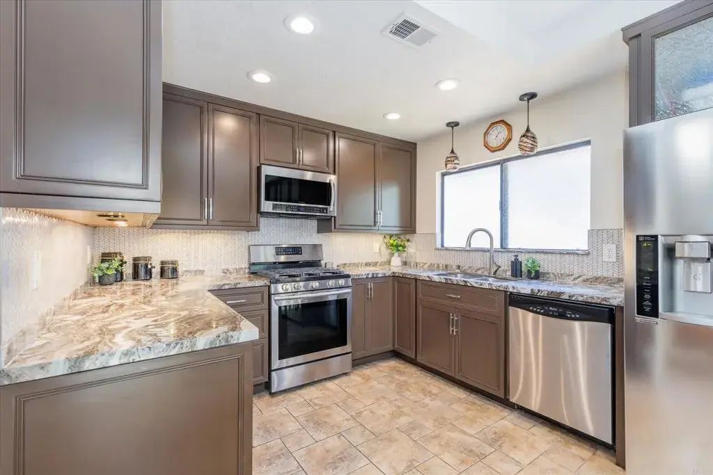 1679 Madrone Glen, Escondido