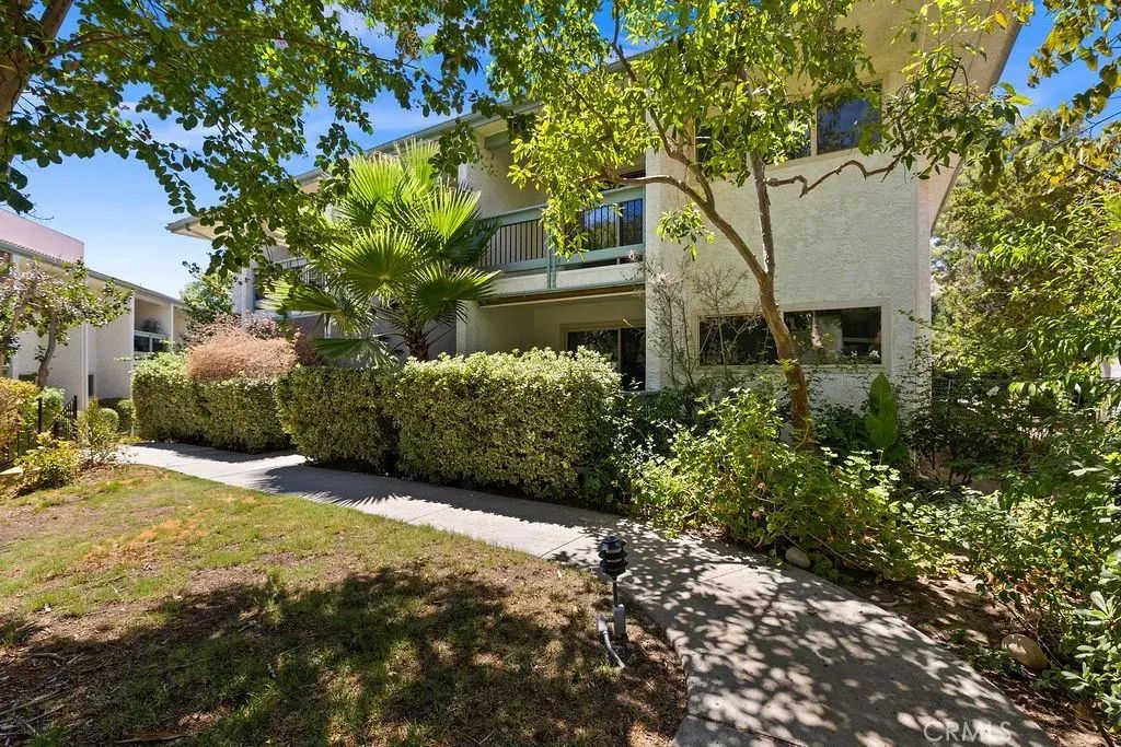 4716 Park Granada 198, Calabasas