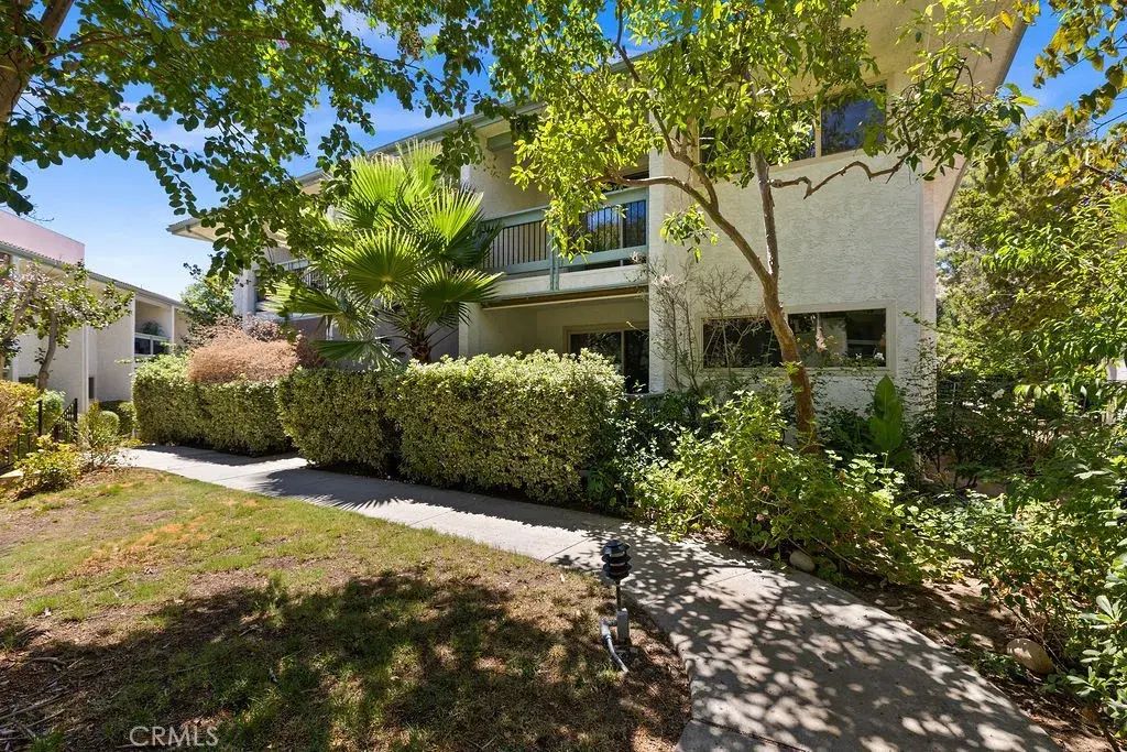 4716 Park Granada 198, Calabasas