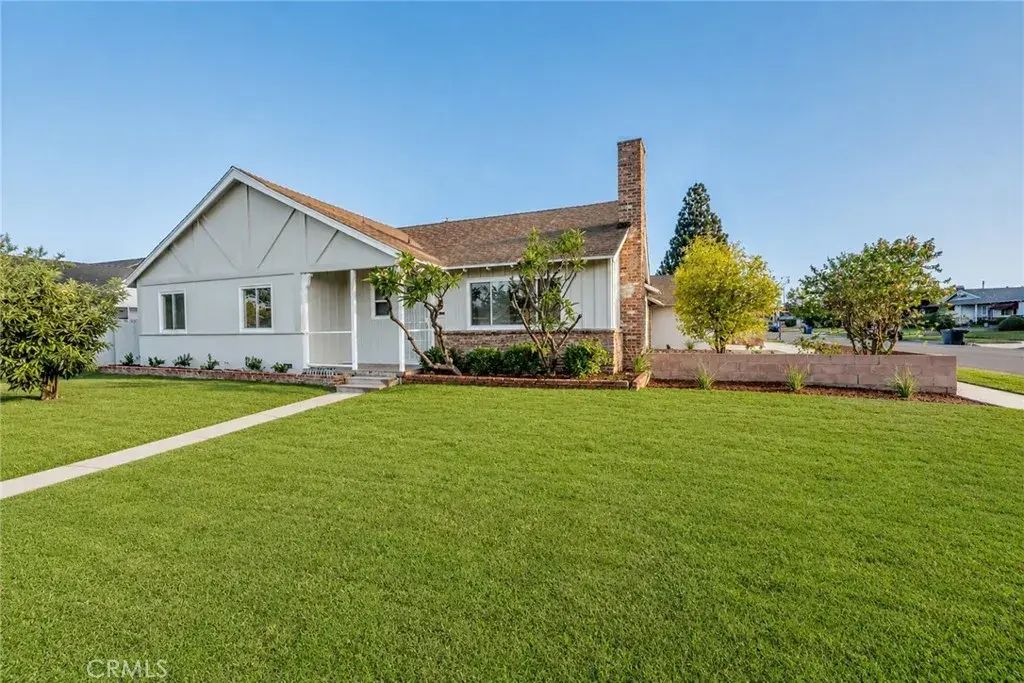 565 E Benbow Street, Covina