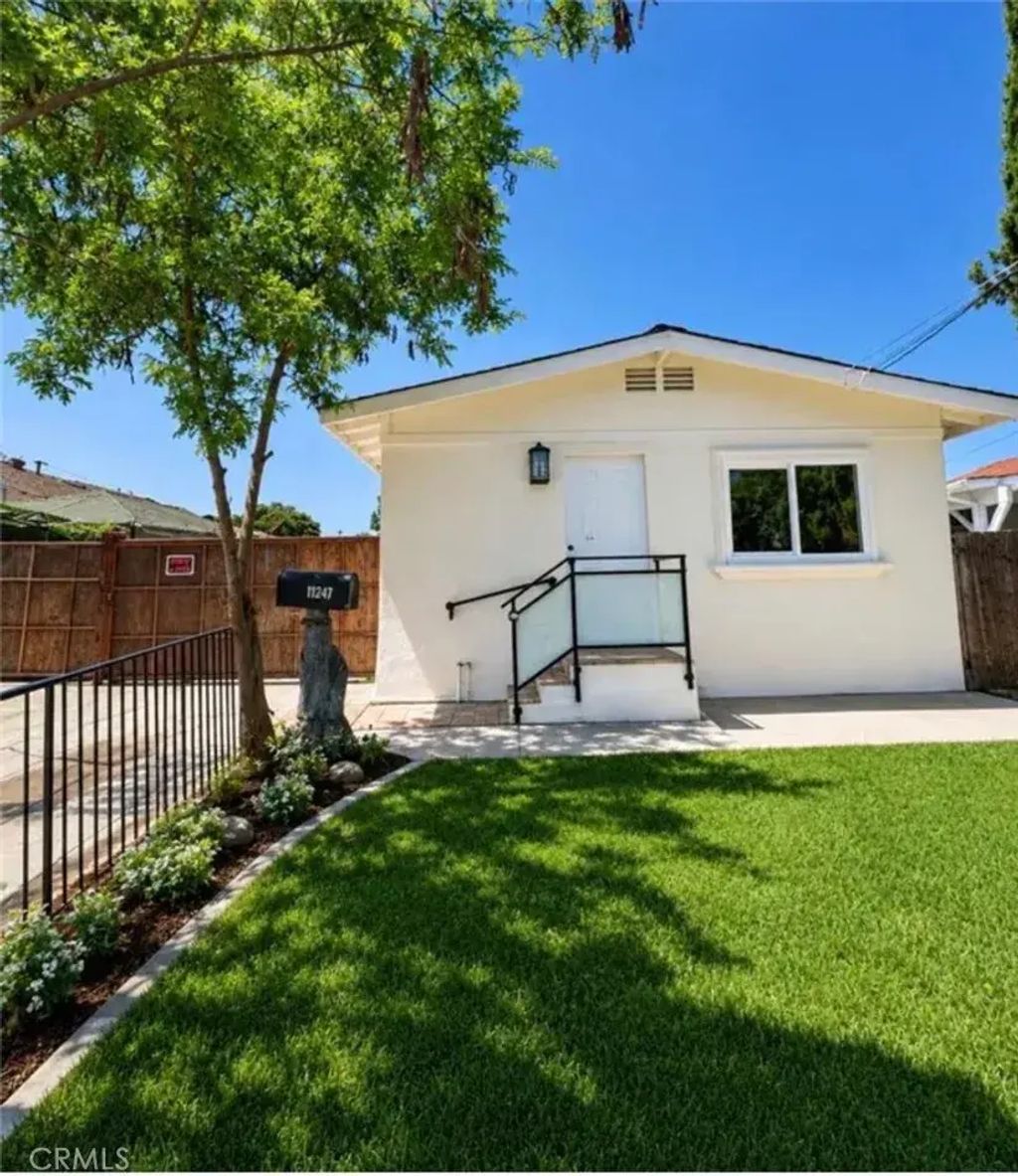 1124 Kewen, San Fernando