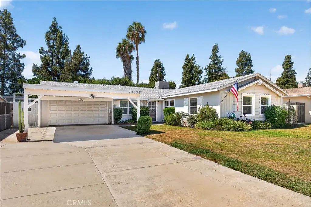 23032 Cohasset Street, West Hills