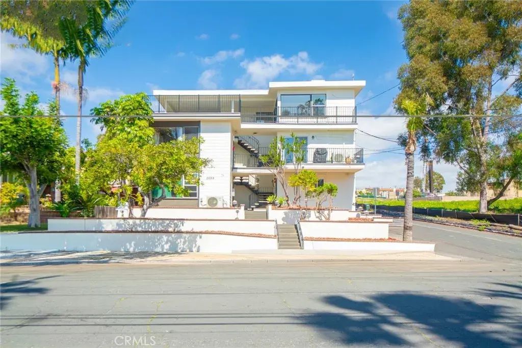 2699 E 20th, Signal Hill