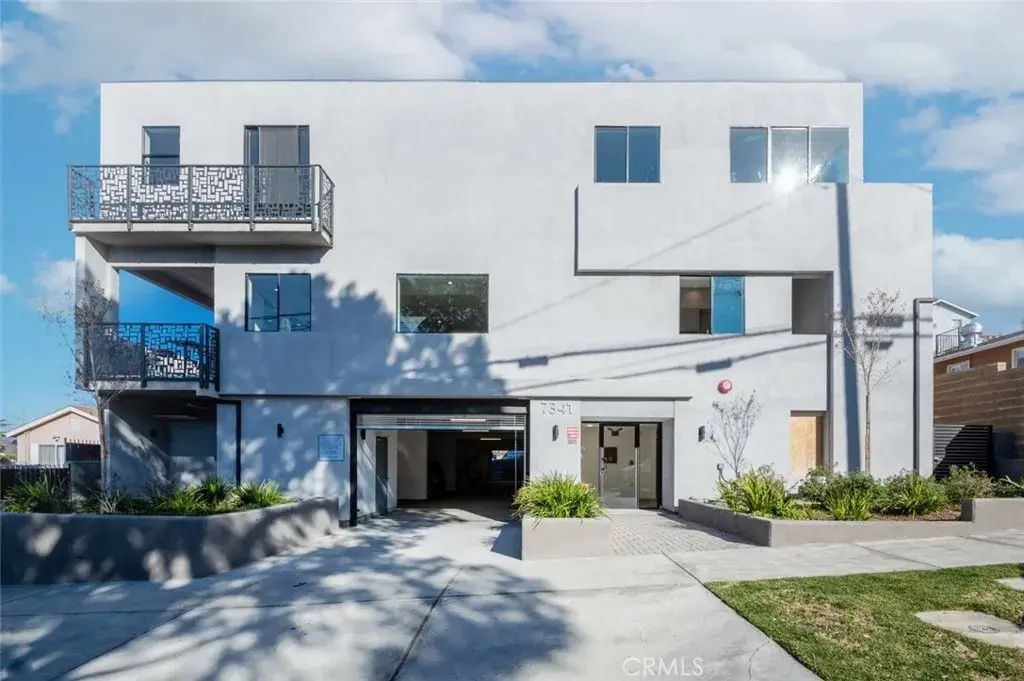 7341 Valmont Street 103, Tujunga